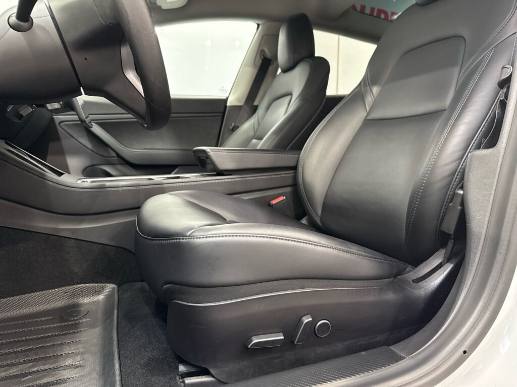 Tesla Model 3 2021 Valkoinen