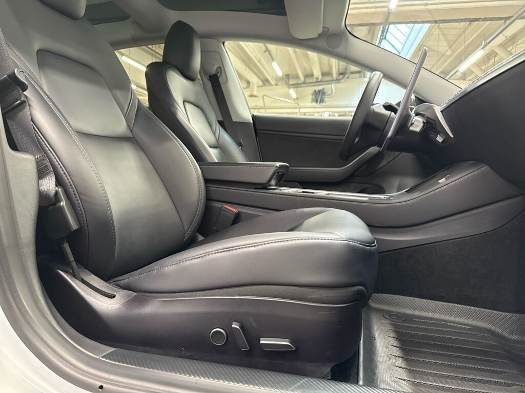 Tesla Model 3 2021 Valkoinen