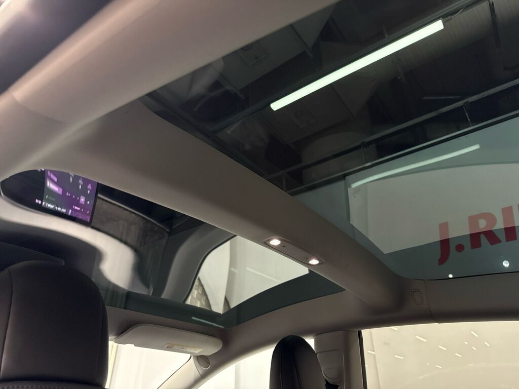 Tesla Model 3 2021 Valkoinen