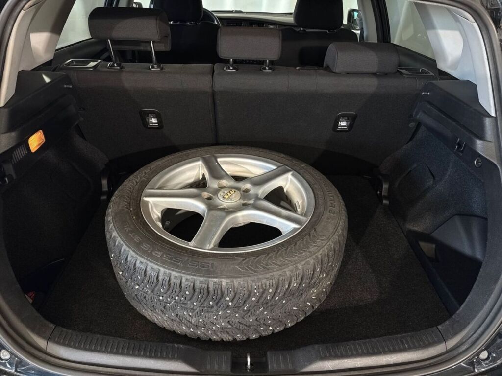 Toyota Auris 2014 Musta