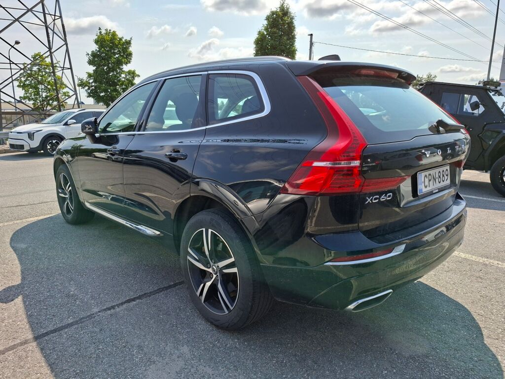 Volvo XC60 2021 Musta