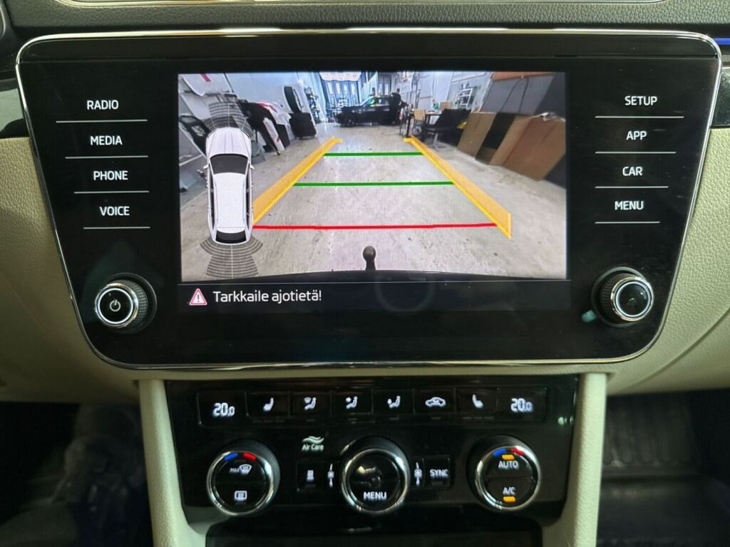 Skoda Superb 2018 Sininen