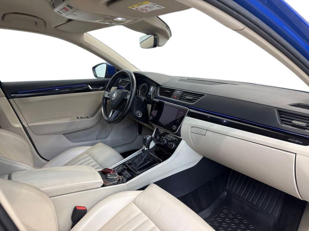 Skoda Superb 2018 Sininen