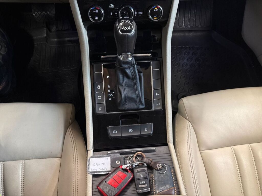 Skoda Superb 2018 Sininen