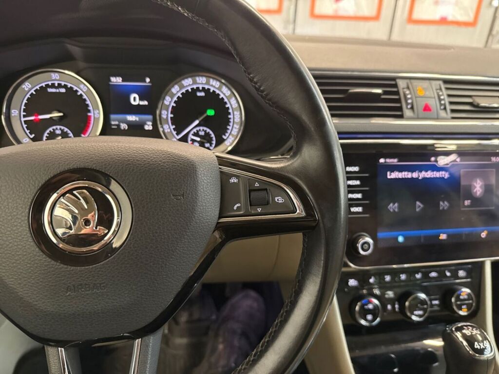 Skoda Superb 2018 Sininen