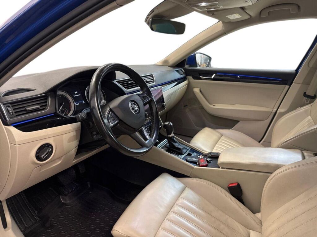 Skoda Superb 2018 Sininen