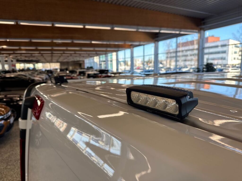 Renault Trafic 2021 Valkoinen