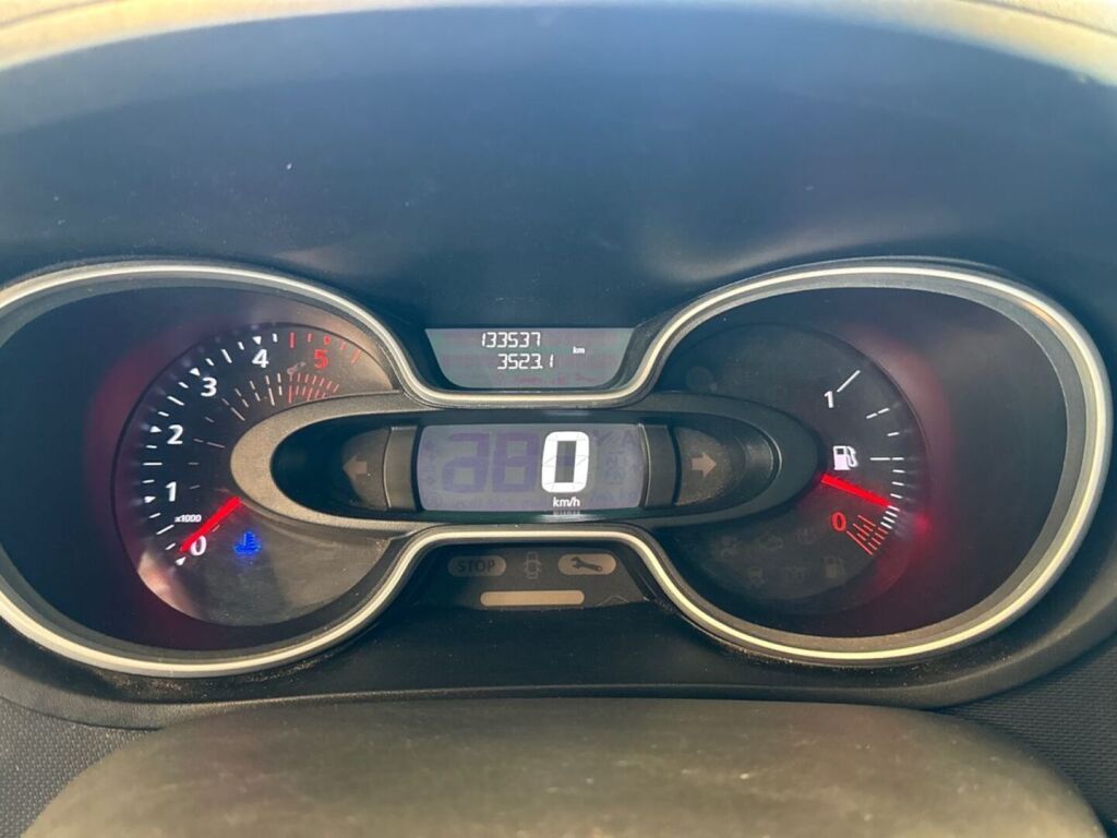 Renault Trafic 2021 Valkoinen