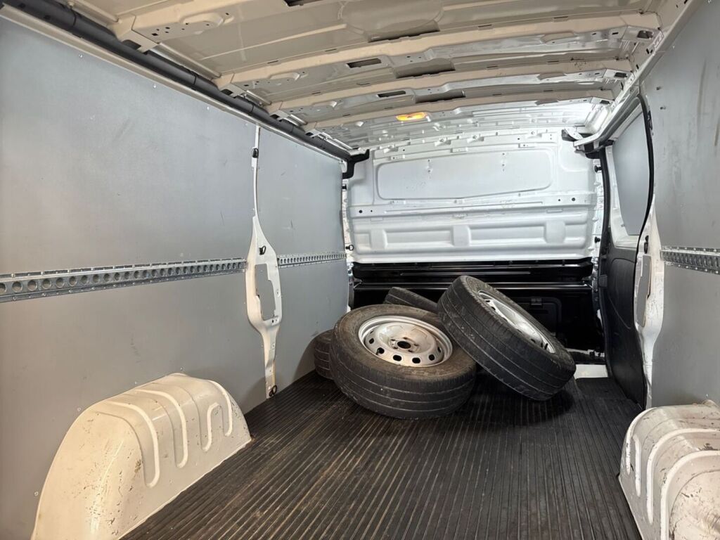 Renault Trafic 2021 Valkoinen