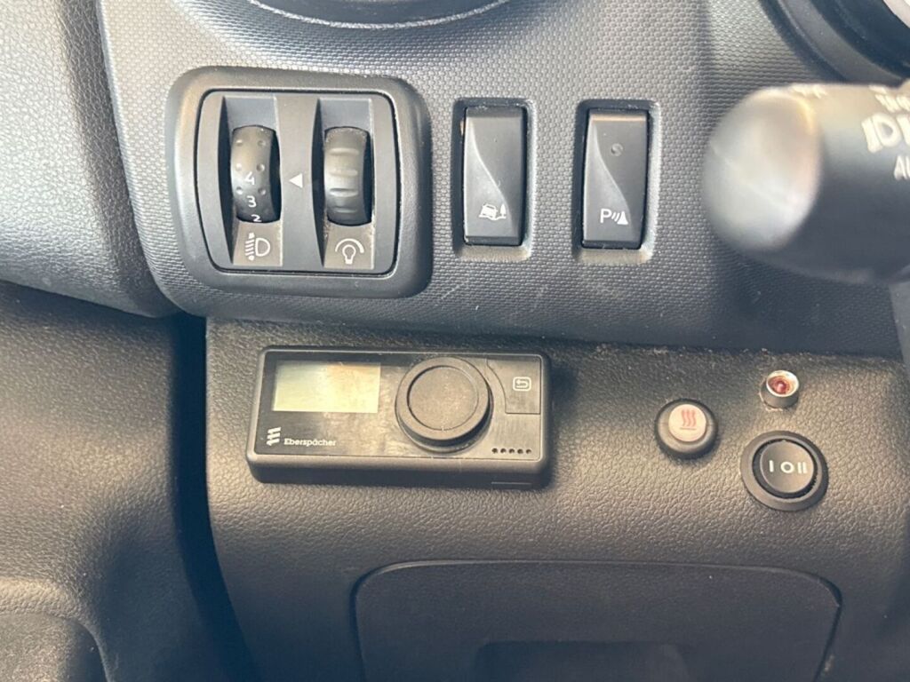 Renault Trafic 2021 Valkoinen