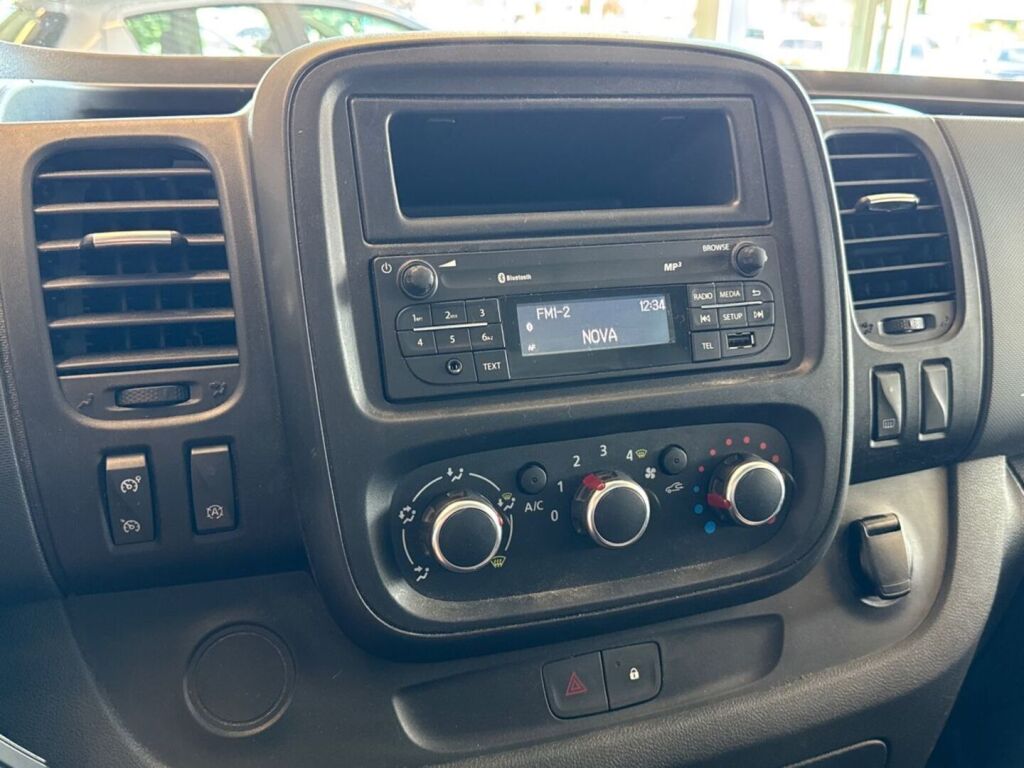 Renault Trafic 2021 Valkoinen