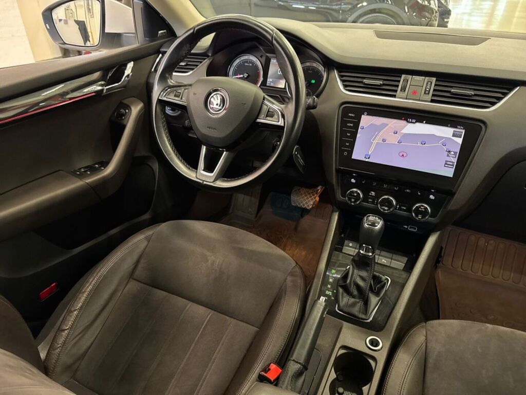 Skoda Octavia 2018 Valkoinen