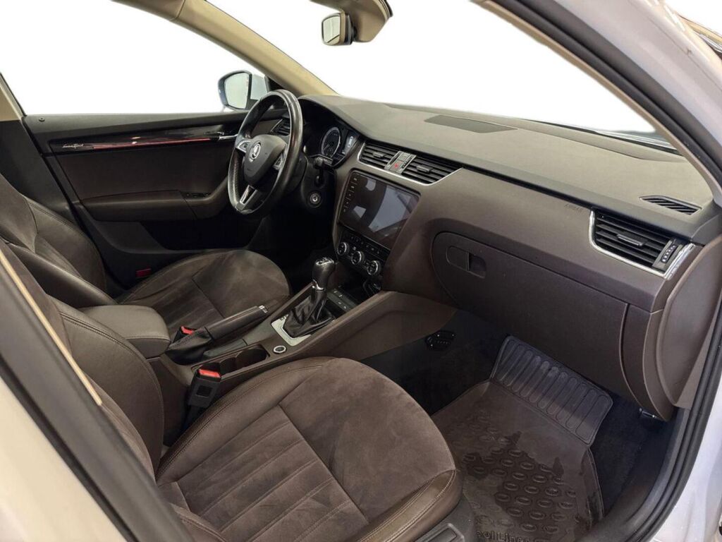 Skoda Octavia 2018 Valkoinen