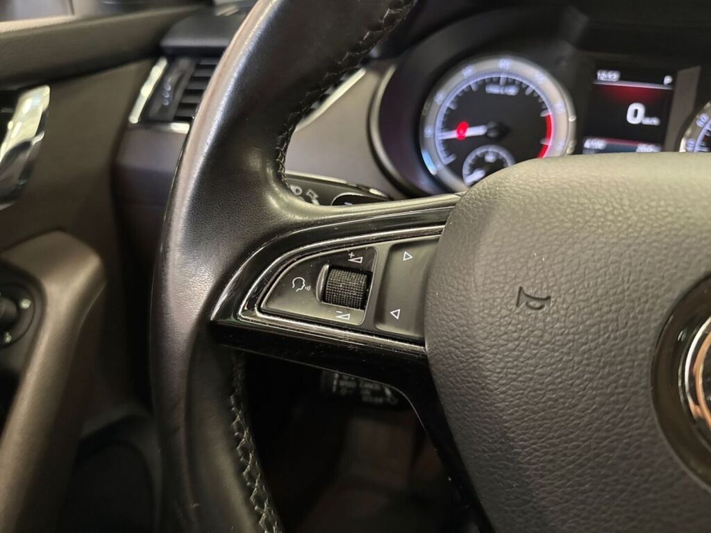 Skoda Octavia 2018 Valkoinen