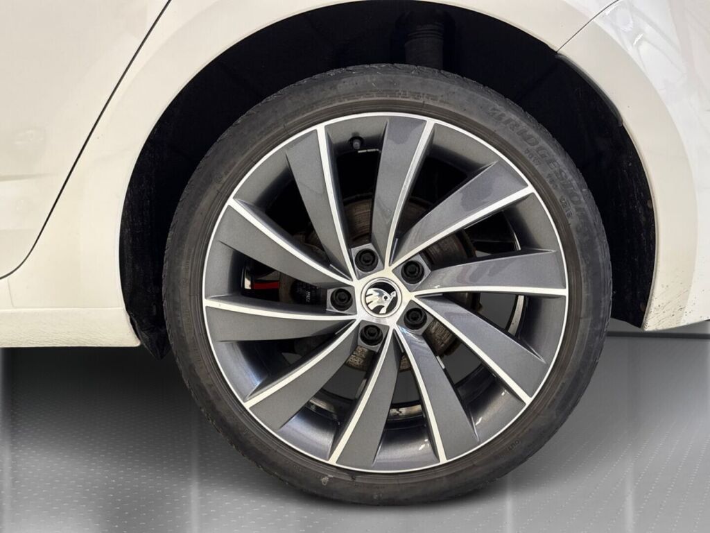 Skoda Octavia 2018 Valkoinen