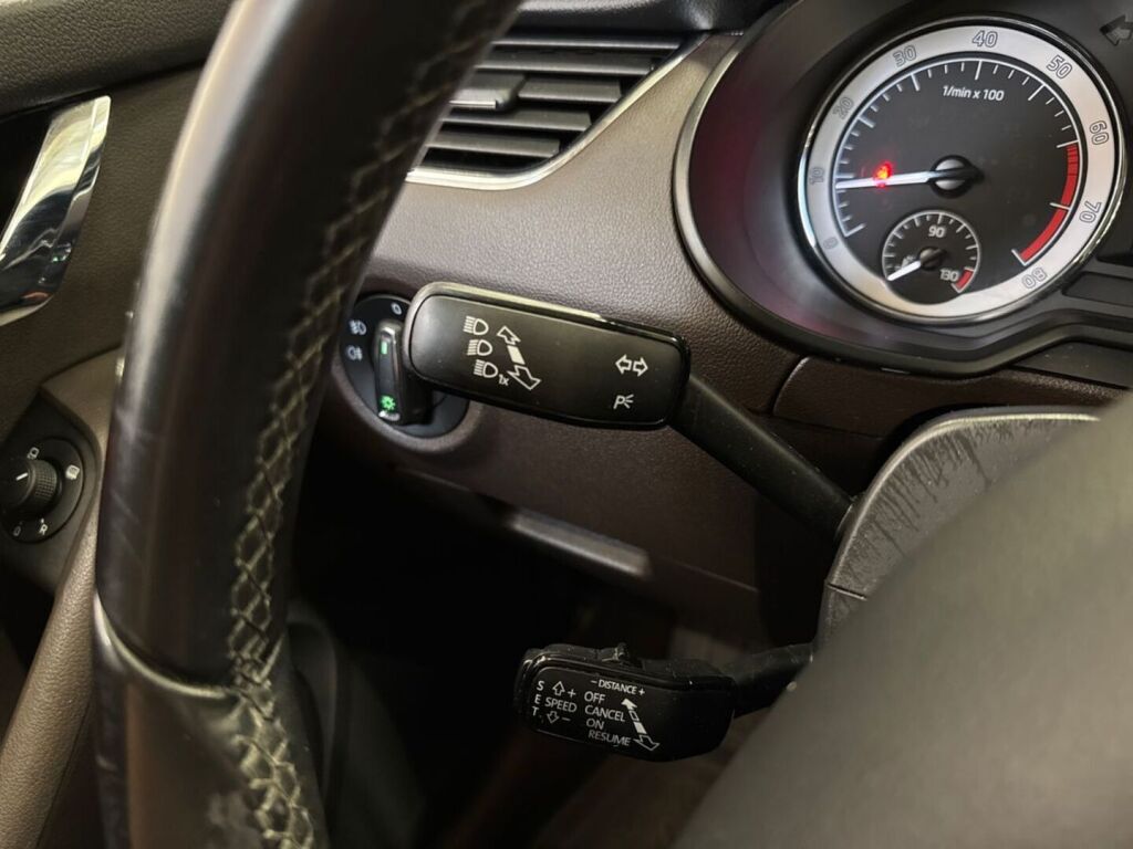 Skoda Octavia 2018 Valkoinen