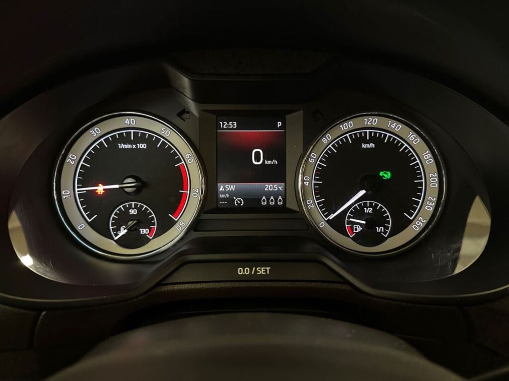 Skoda Octavia 2018 Valkoinen