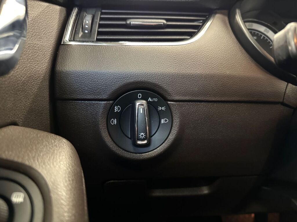 Skoda Octavia 2018 Valkoinen