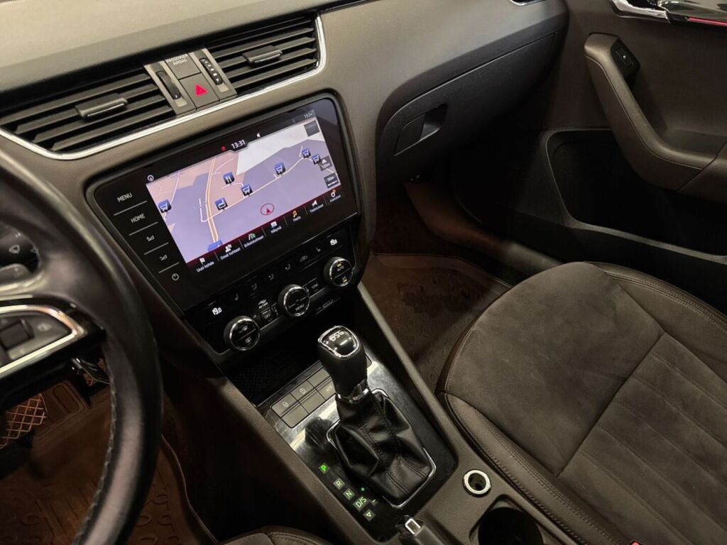 Skoda Octavia 2018 Valkoinen