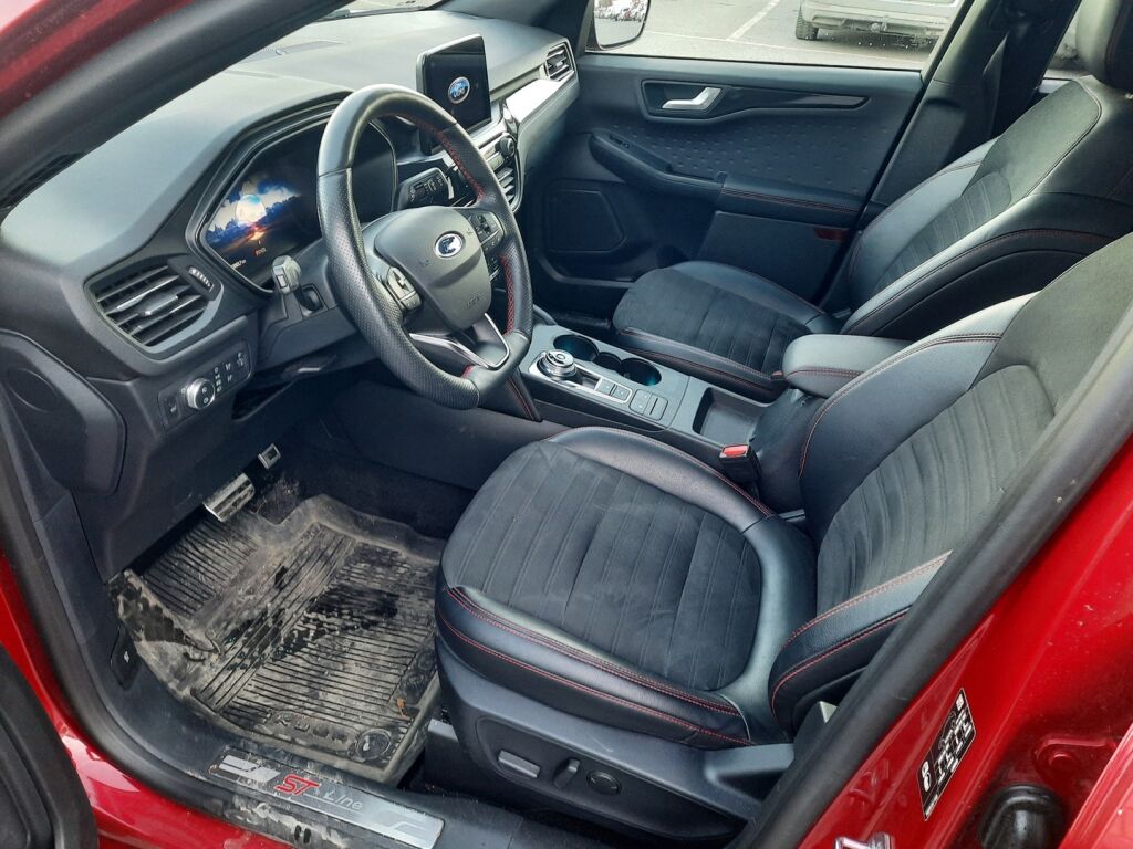 Ford Kuga 2021 Punainen