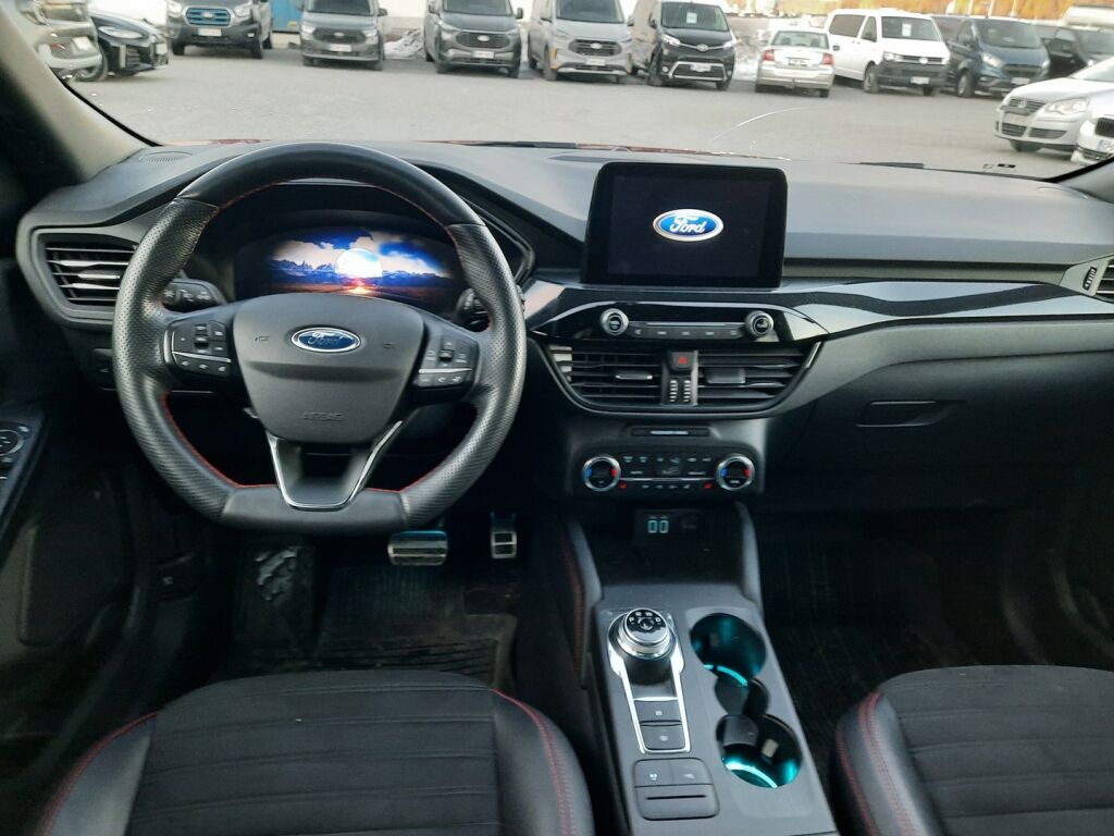 Ford Kuga 2021 Punainen