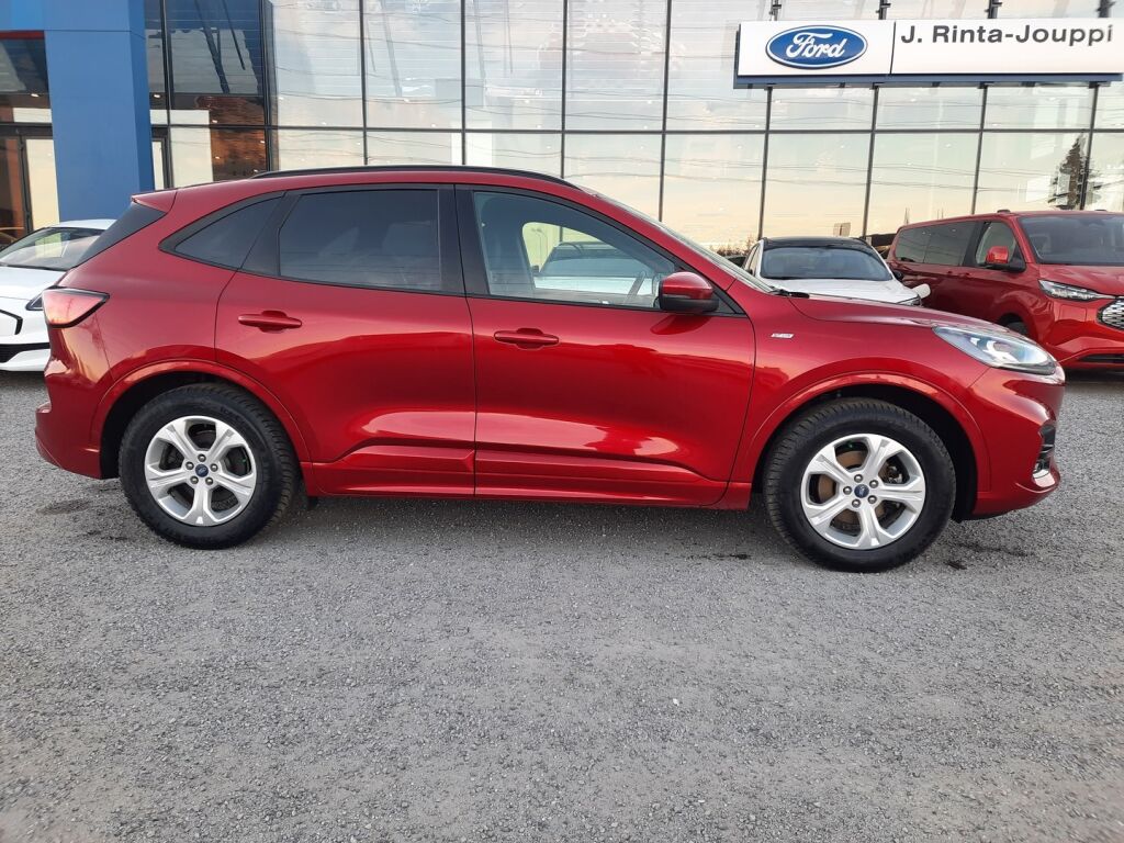 Ford Kuga 2021 Punainen