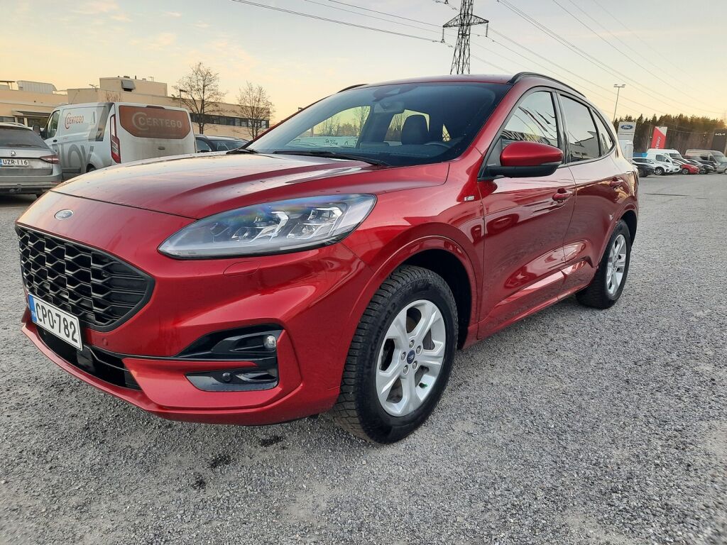 Ford Kuga 2021 Punainen