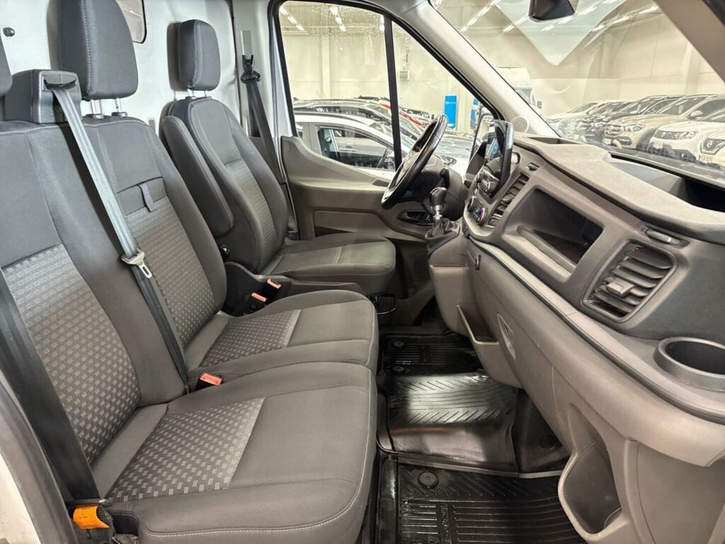 Ford Transit 2021 Valkoinen