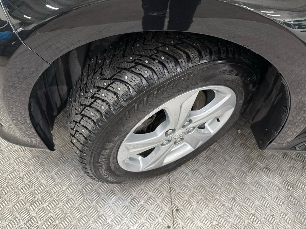 Toyota Yaris 2021 Musta