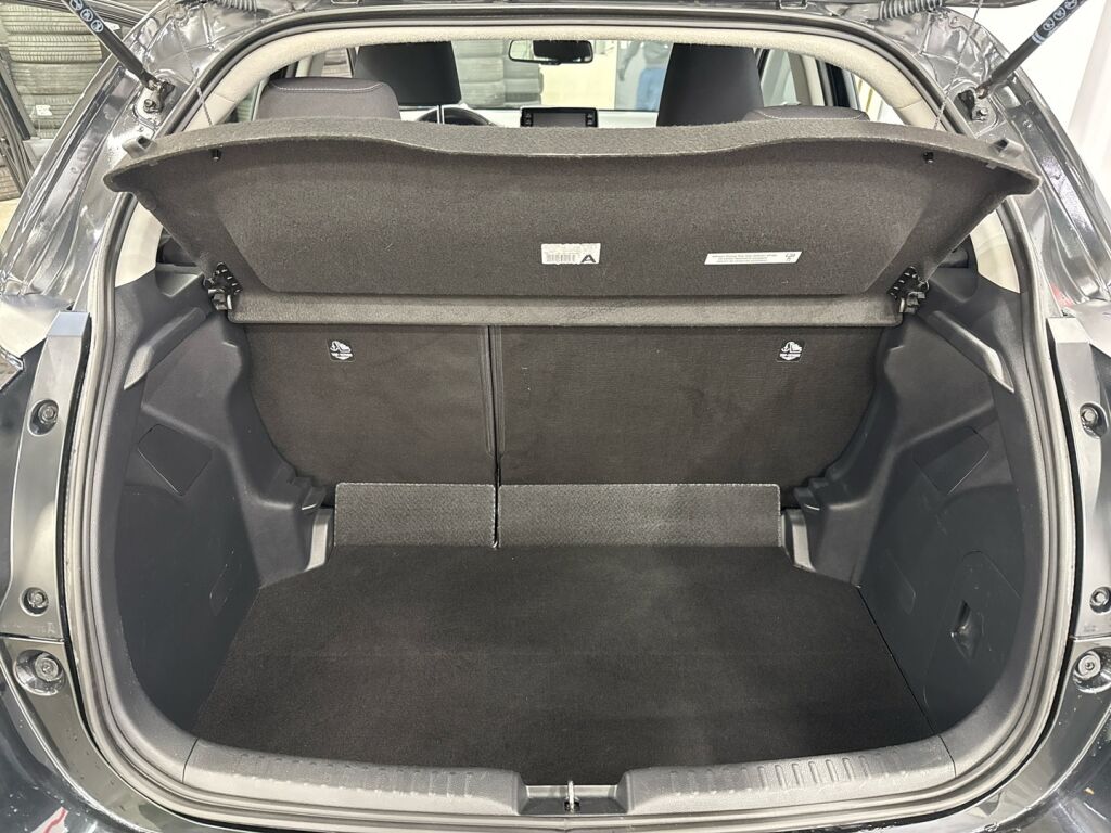 Toyota Yaris 2021 Musta