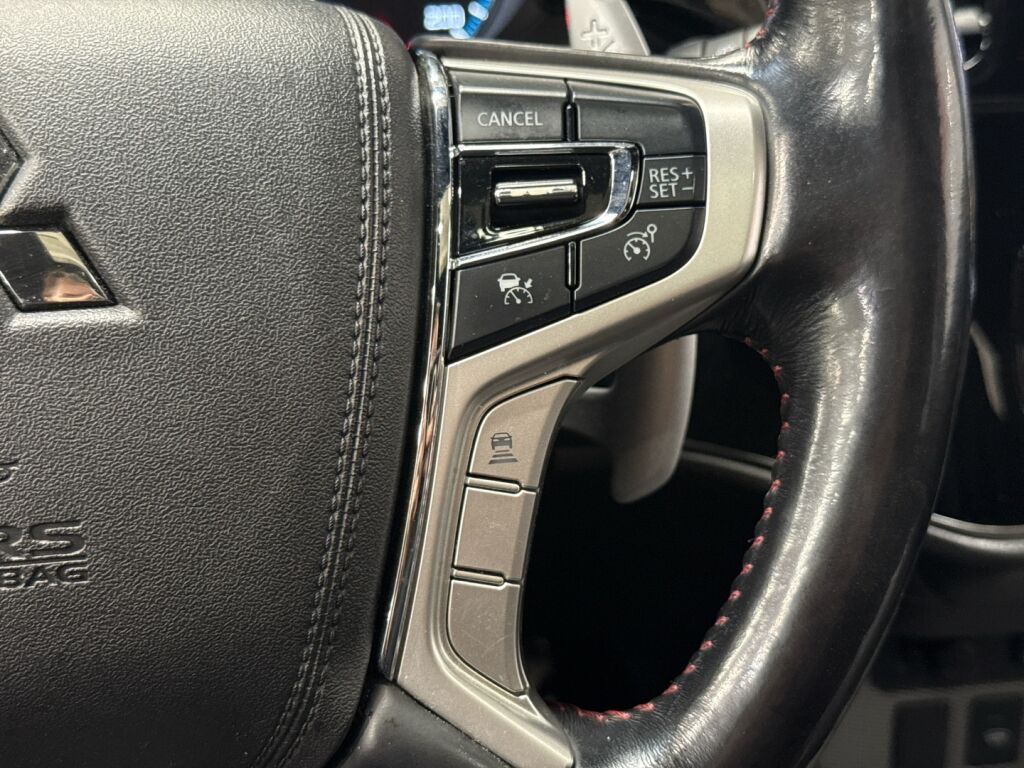 Mitsubishi Outlander PHEV 2018 Musta