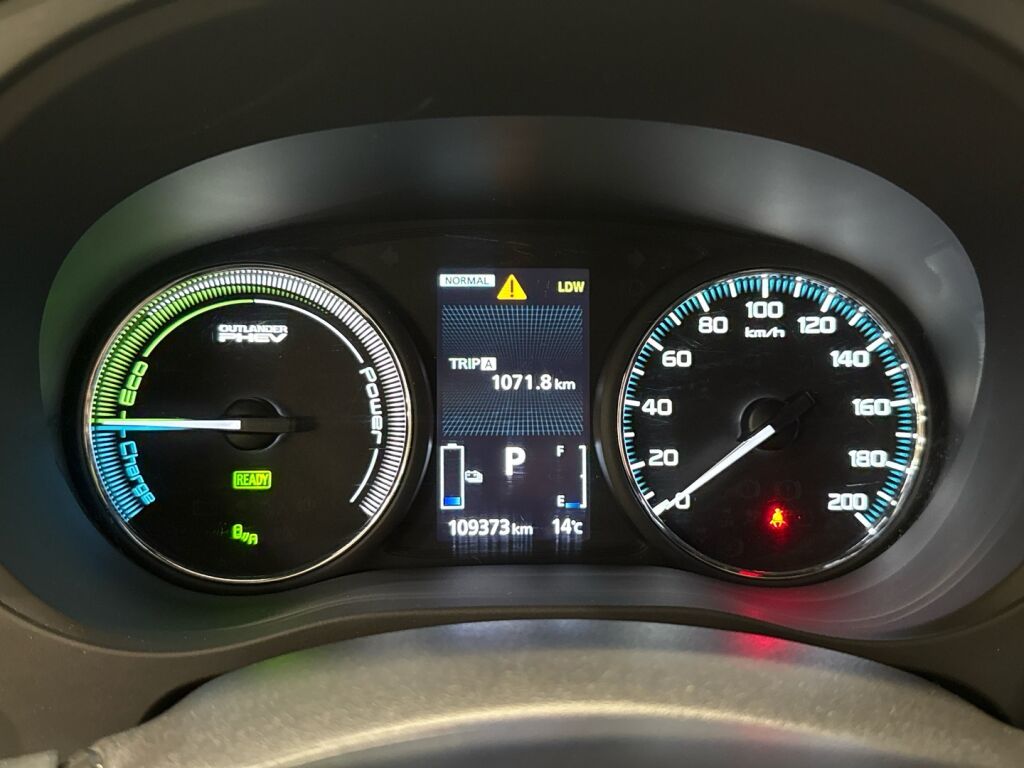 Mitsubishi Outlander PHEV 2018 Musta