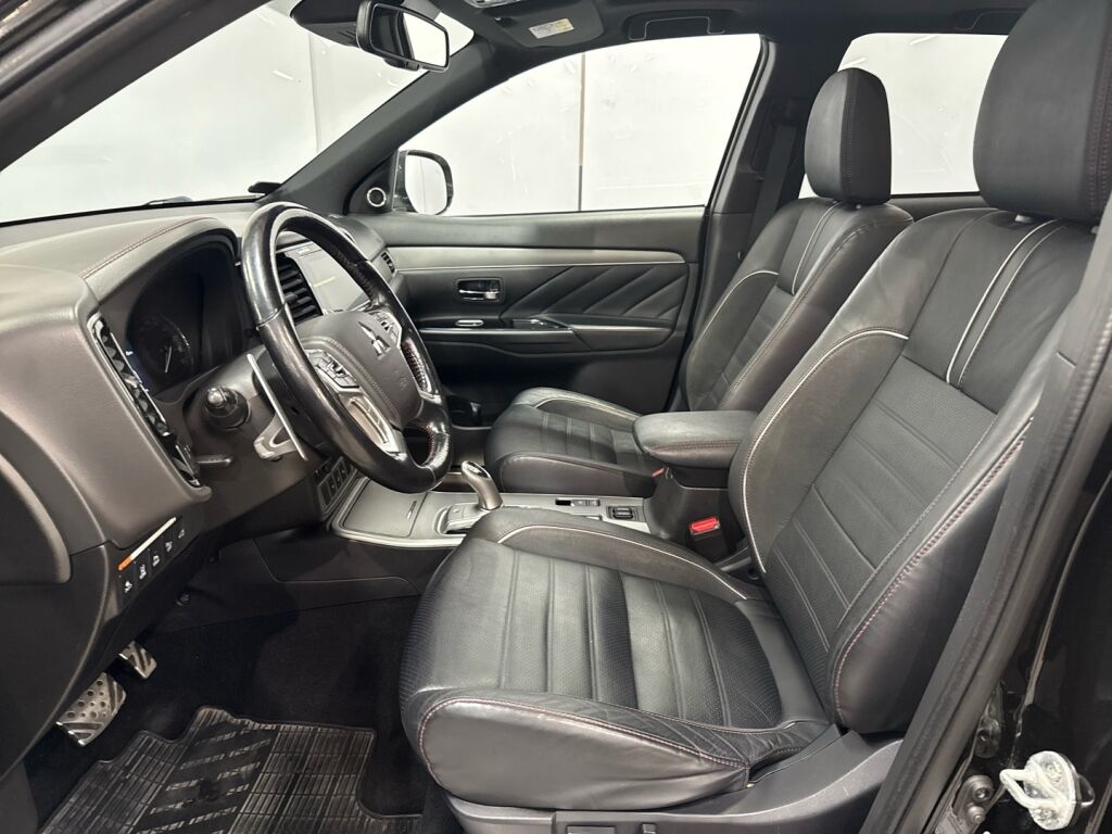 Mitsubishi Outlander PHEV 2018 Musta