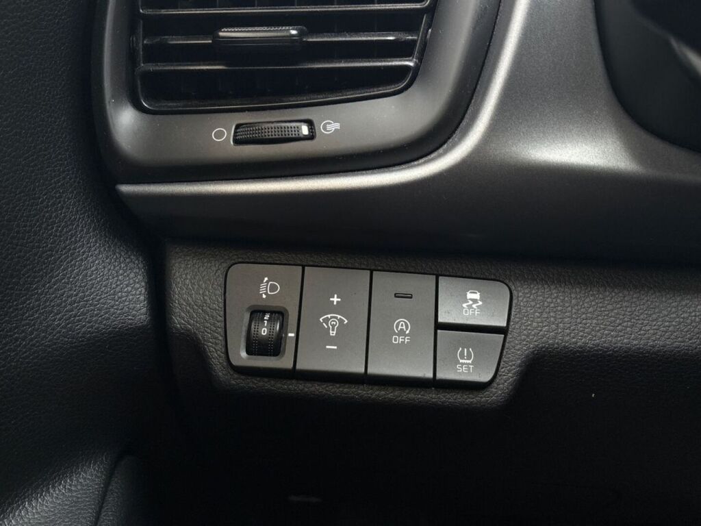 Kia Rio 2022 Sininen