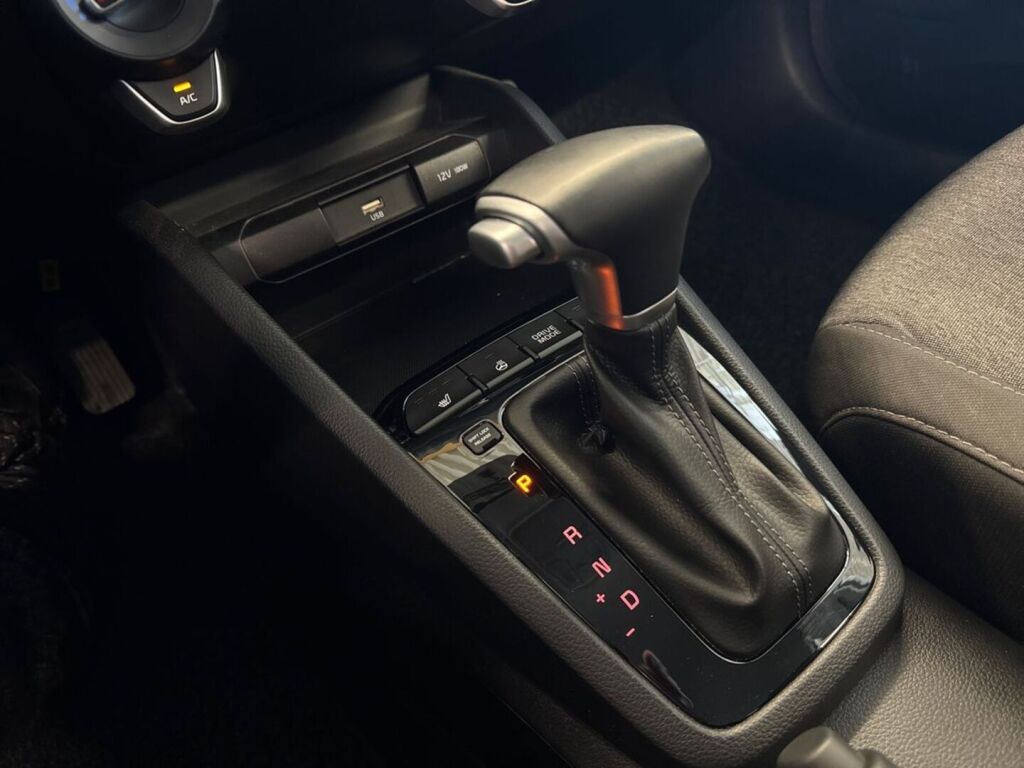 Kia Stonic 2021 Valkoinen