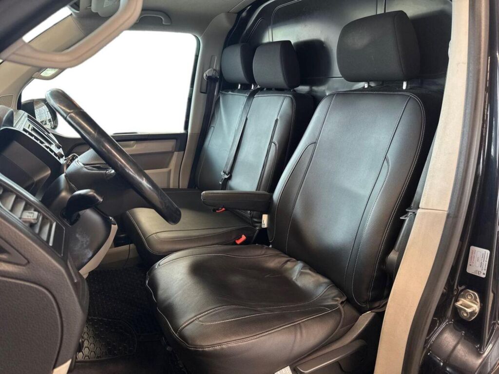 Volkswagen Transporter 2016 Musta