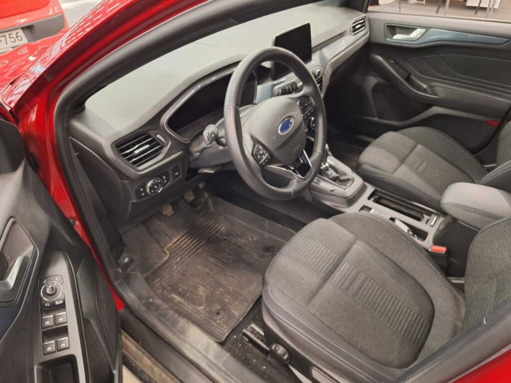 Ford Focus 2022 Punainen