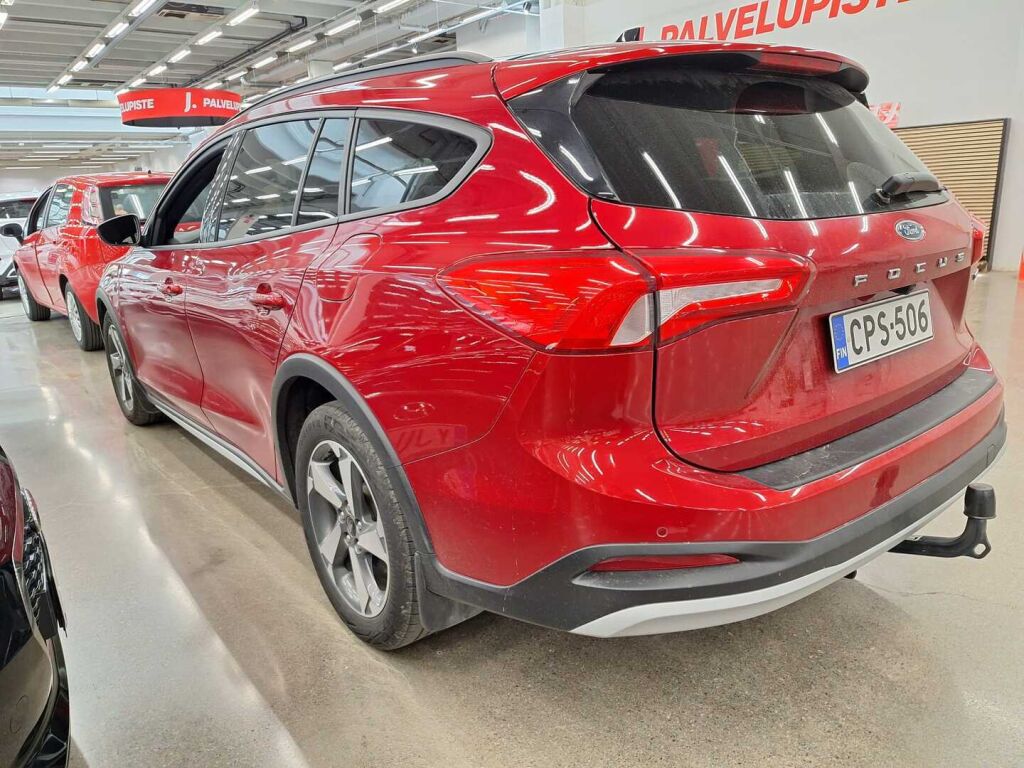 Ford Focus 2022 Punainen