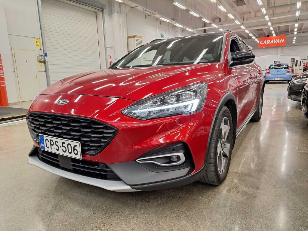 Ford Focus 2022 Punainen