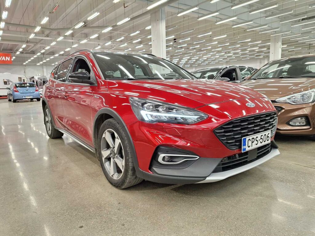 Ford Focus 2022 Punainen