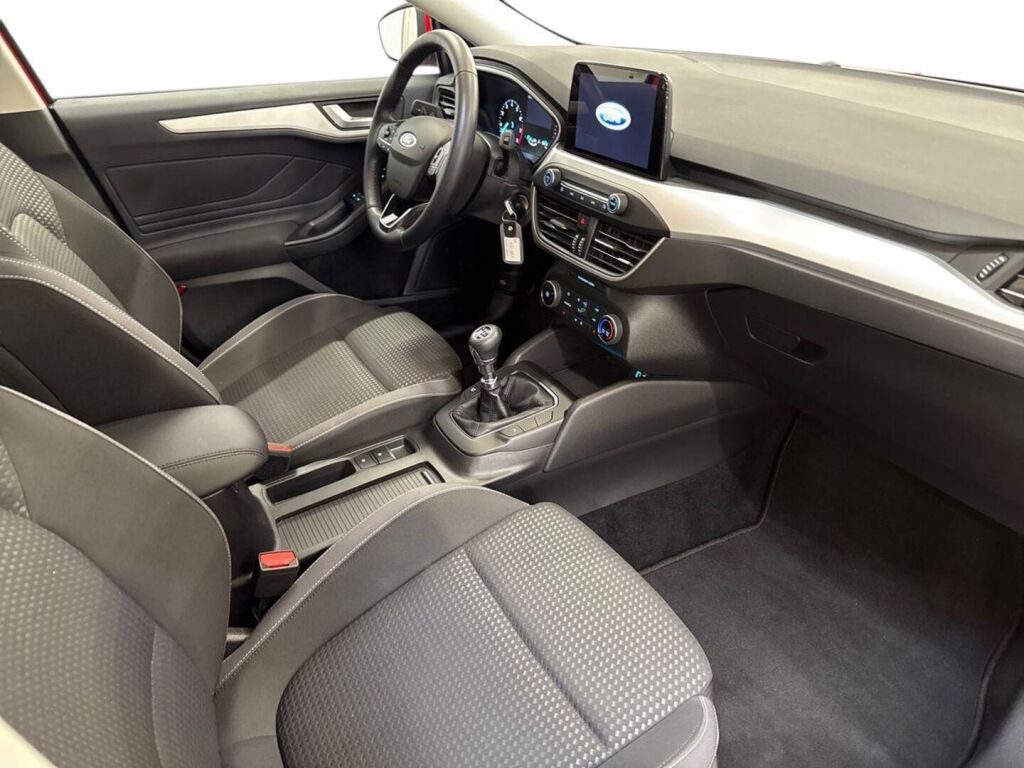 Ford Focus 2021 Punainen