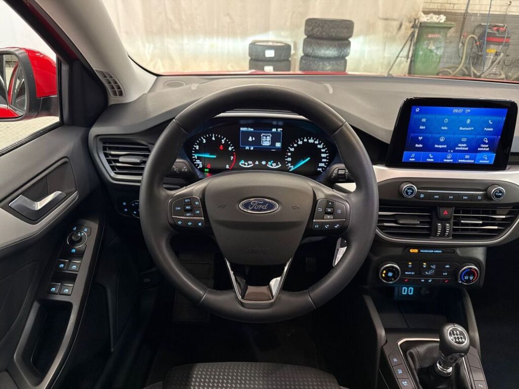 Ford Focus 2021 Punainen
