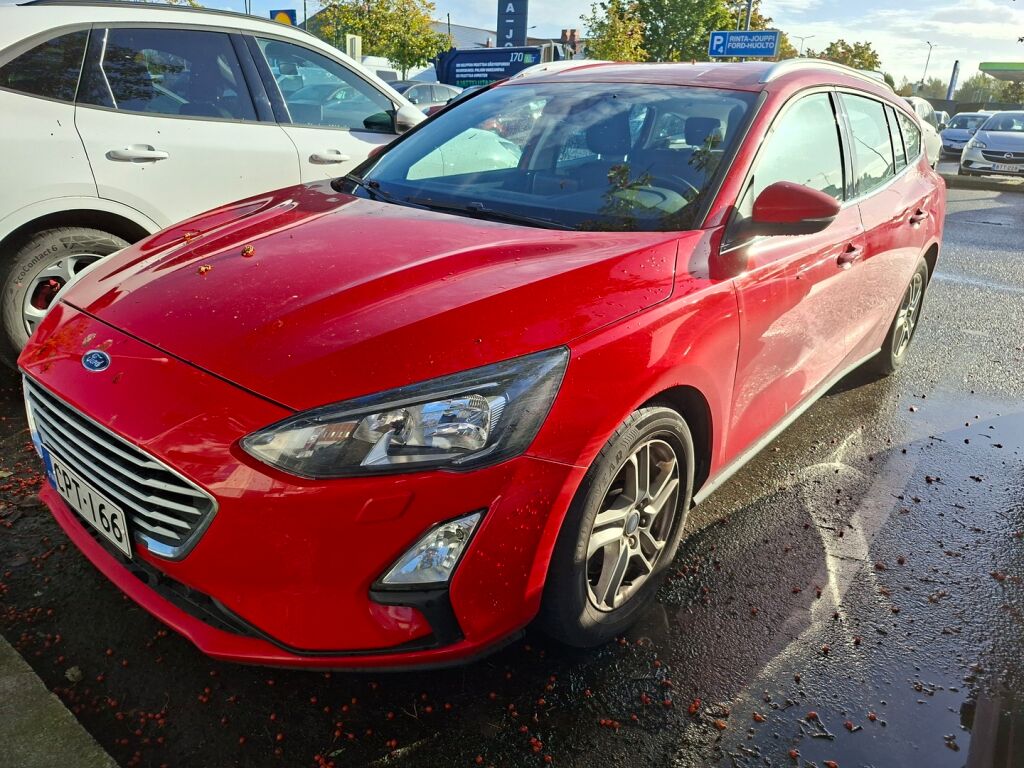 Ford Focus 2021 Punainen