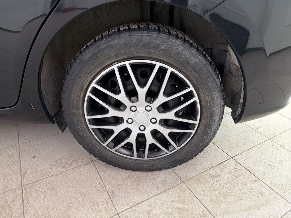 Toyota Auris 2011 Musta