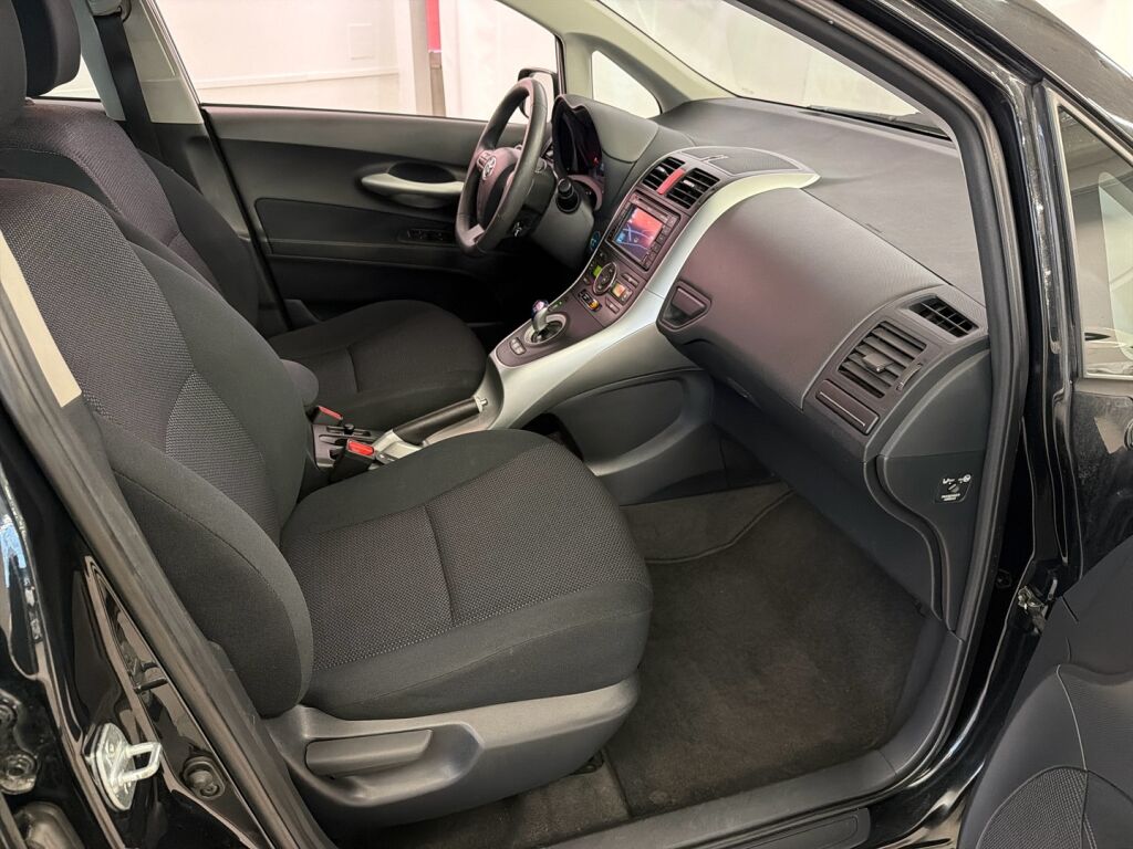 Toyota Auris 2011 Musta