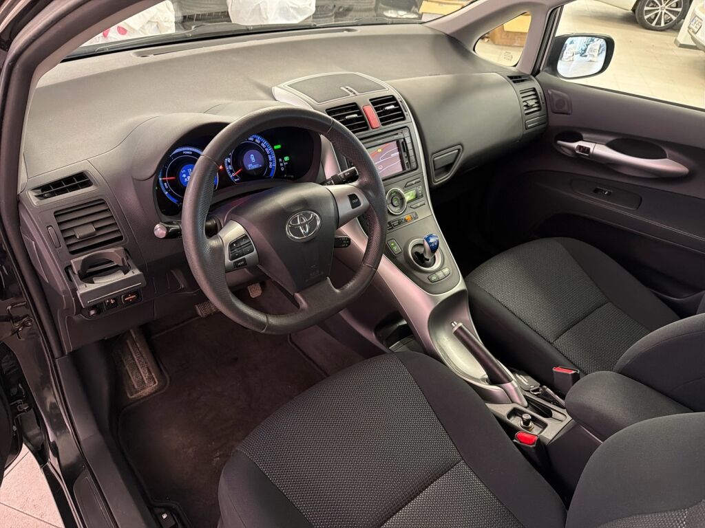 Toyota Auris 2011 Musta