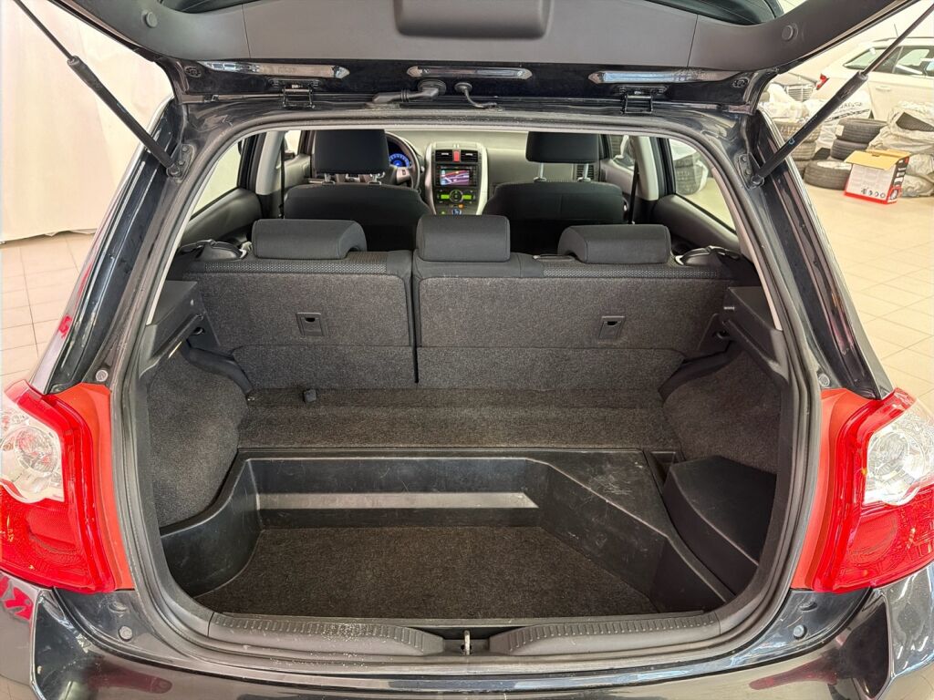 Toyota Auris 2011 Musta