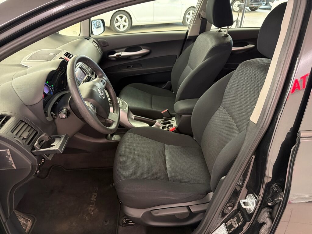 Toyota Auris 2011 Musta