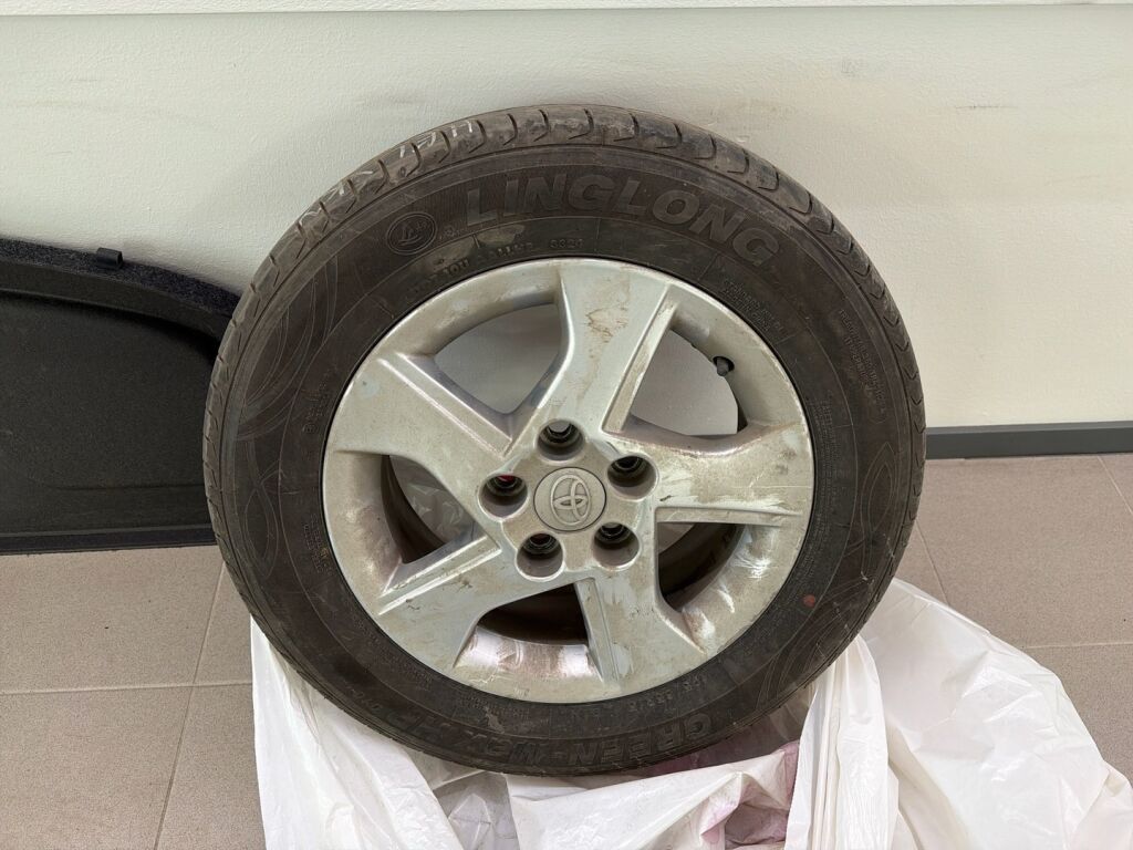 Toyota Auris 2011 Musta