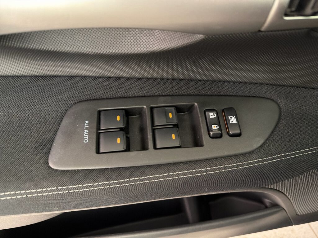 Toyota Auris 2011 Musta